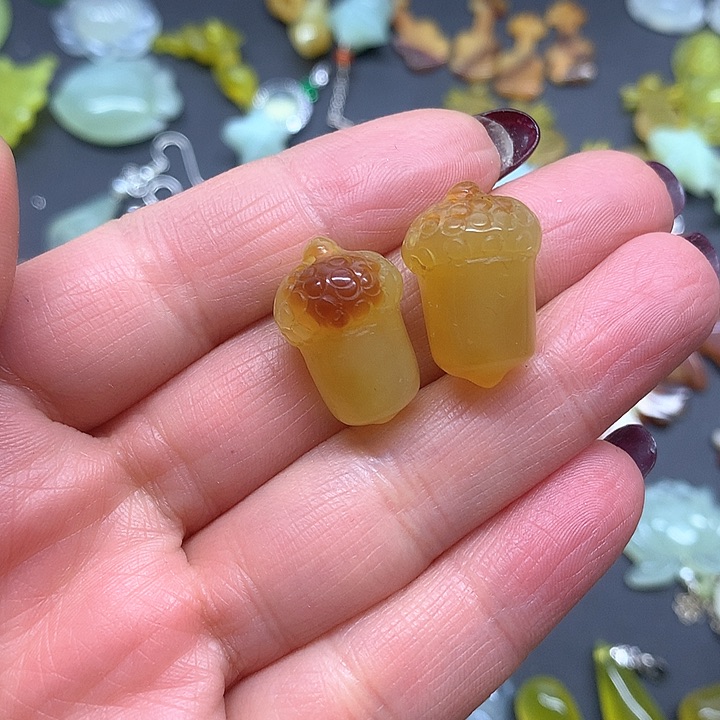 蛇纹石玉耳环未镶嵌