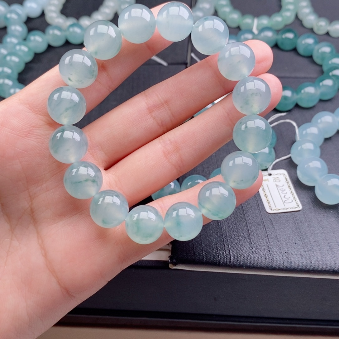 L***y翡翠未镶嵌手链珠宝