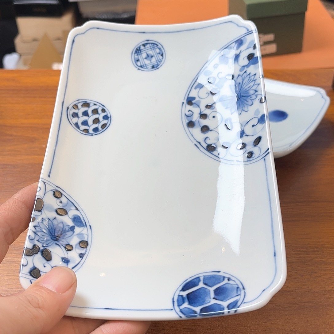 盖碗我不敢看电视我在床底下睡觉