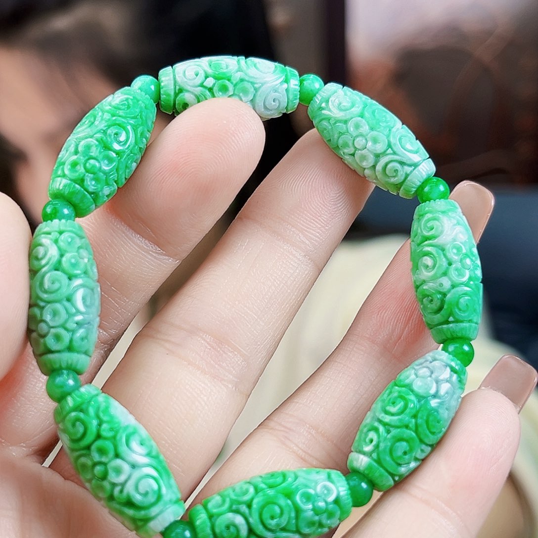 翡翠未镶嵌颈饰手链