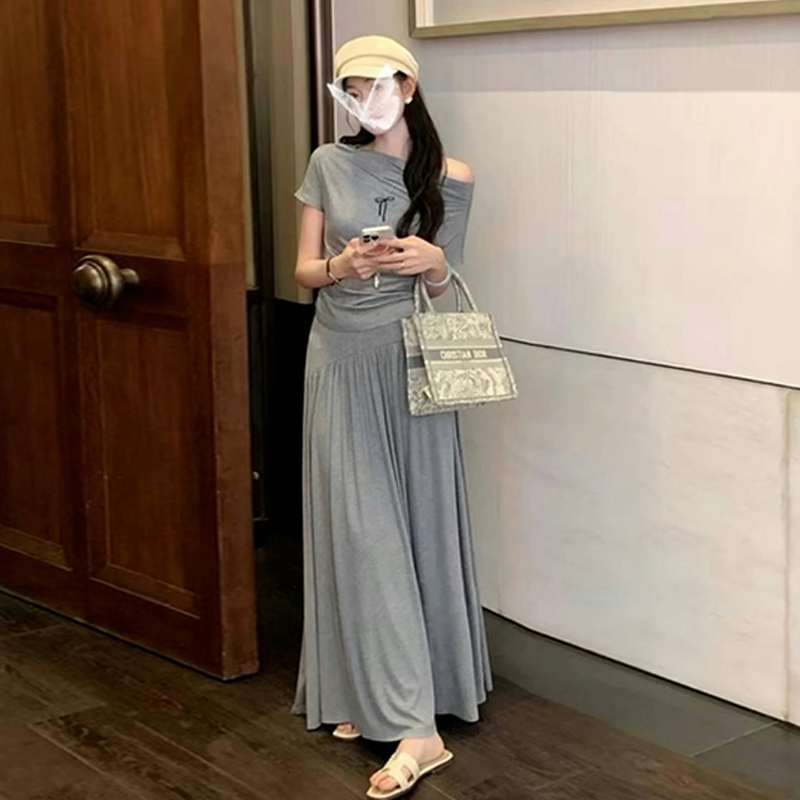 韩系灰色松弛感斜肩连衣裙子女夏季2025新款上衣半身裙穿搭两件套