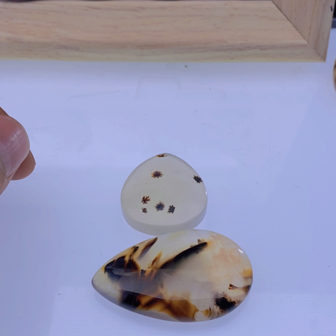 玛瑙/玉髓颈饰未镶嵌丫**?