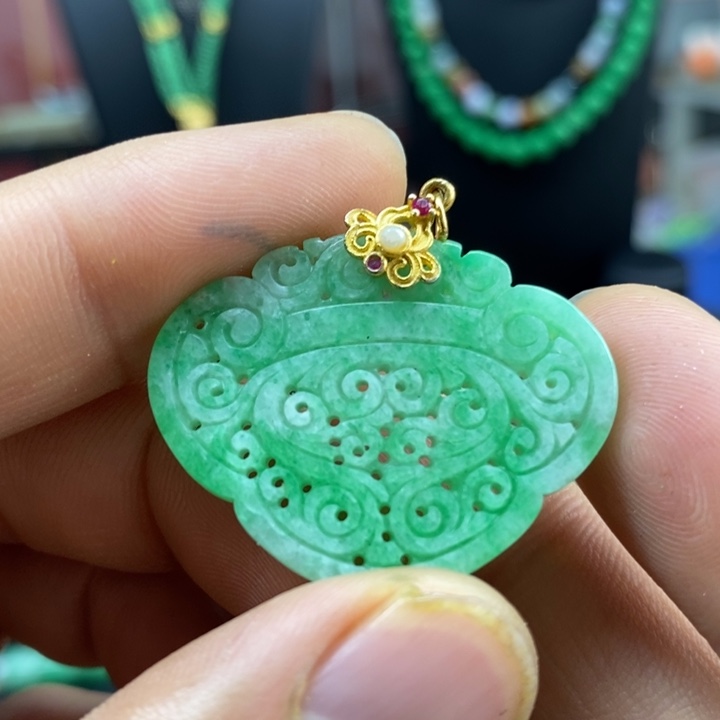 翡翠颈饰未镶嵌吊坠