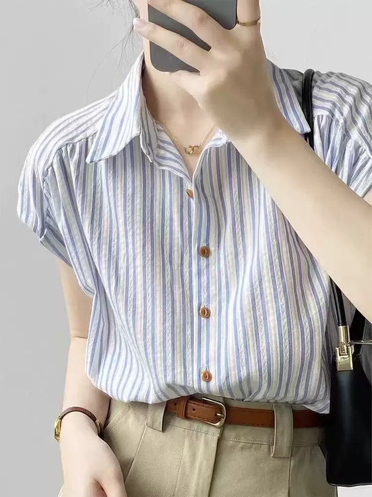 随机精美上衣一件