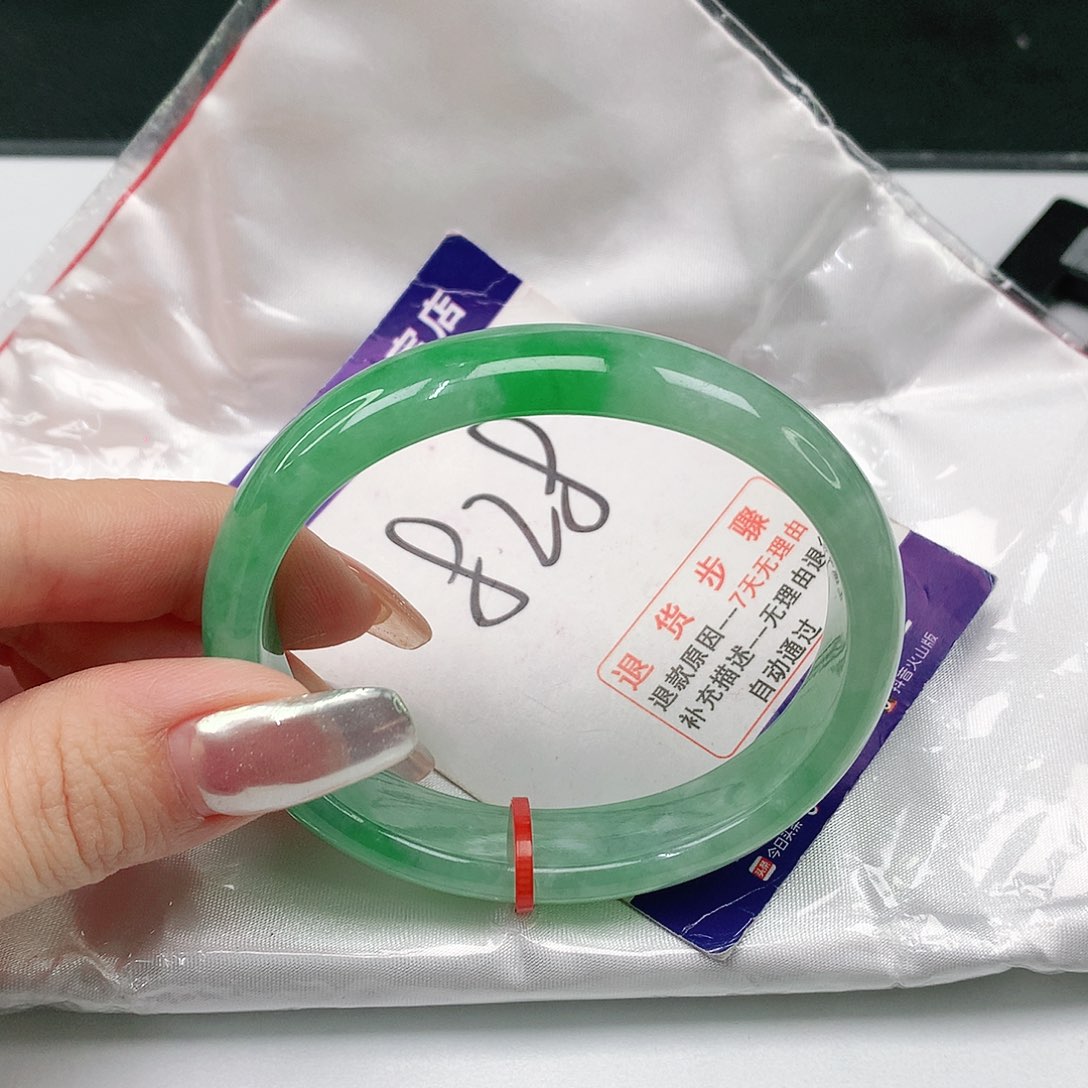 翡翠手镯（贵妃镯）未镶嵌