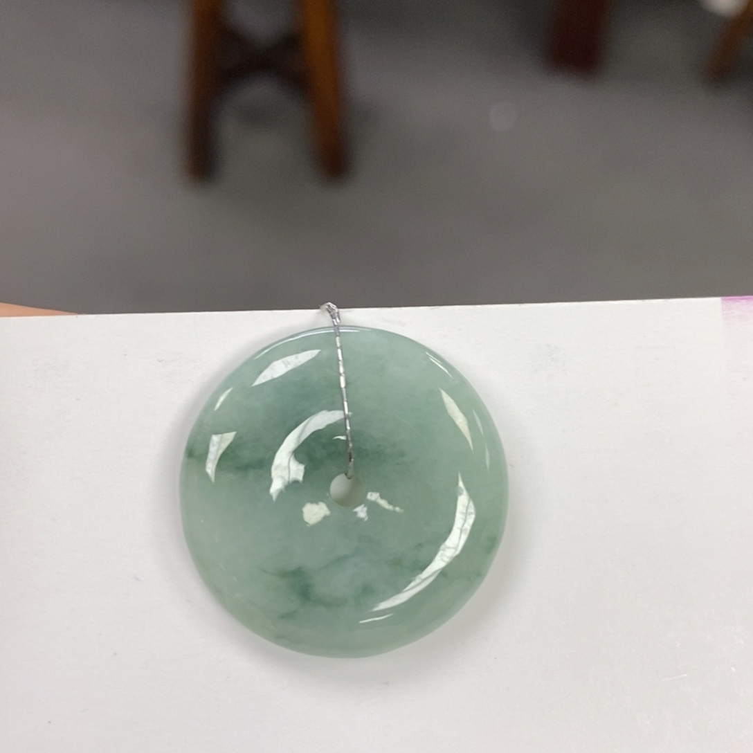 翡翠颈饰未镶嵌平安扣