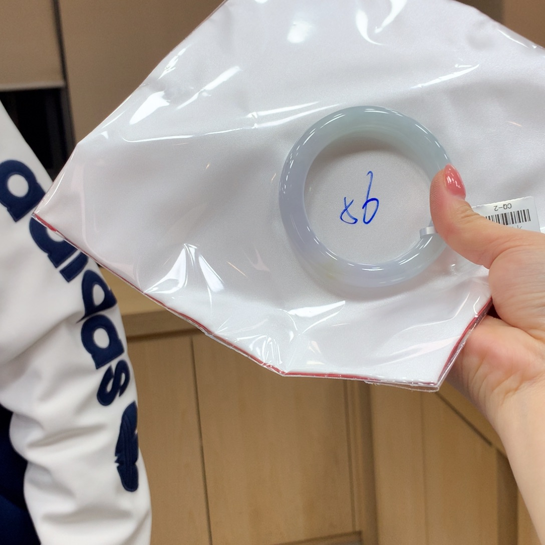 翡翠手镯未镶嵌不退不换