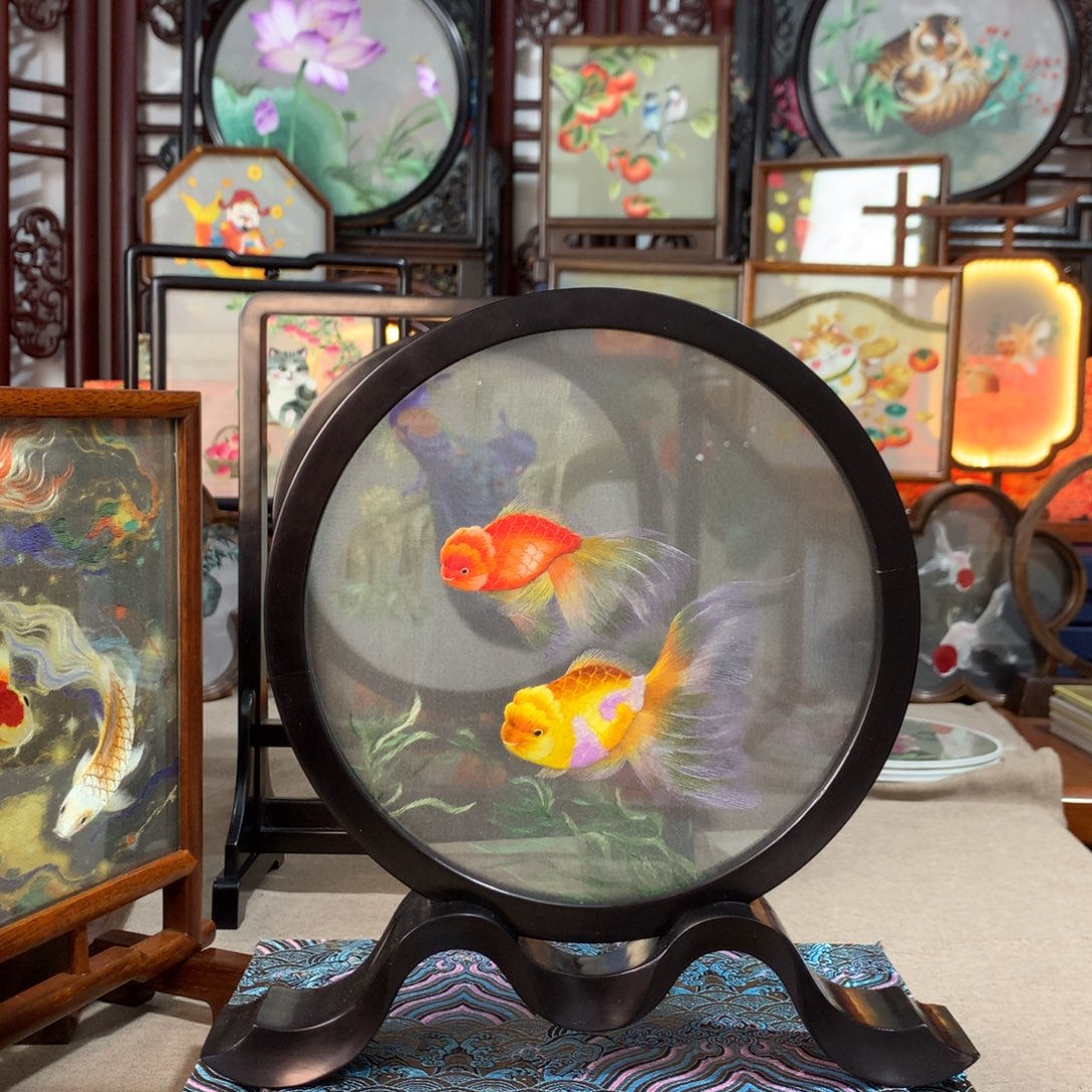 木苏绣精品推荐给朋友