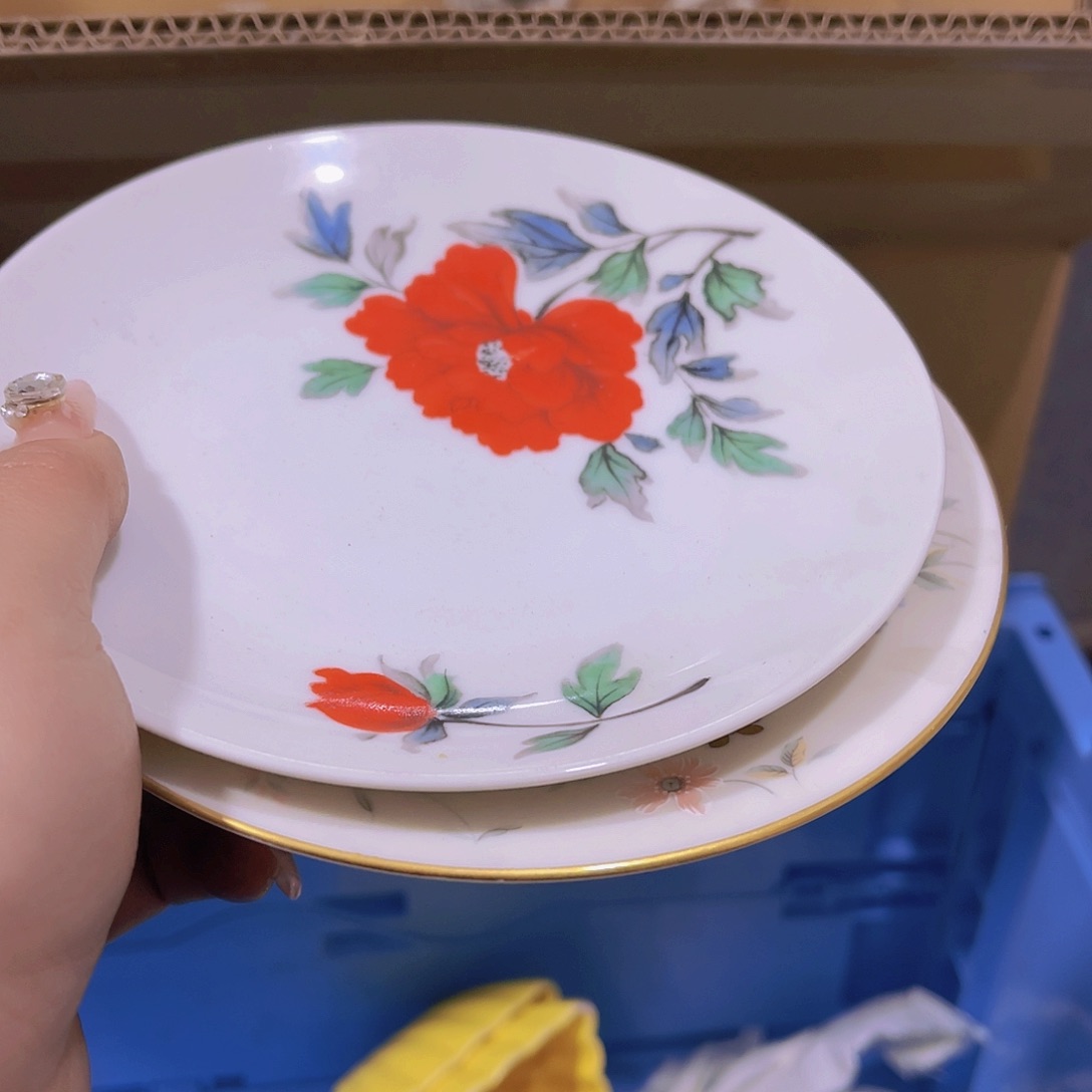 瓷片?***康羽毛球拍和手握武器也可以