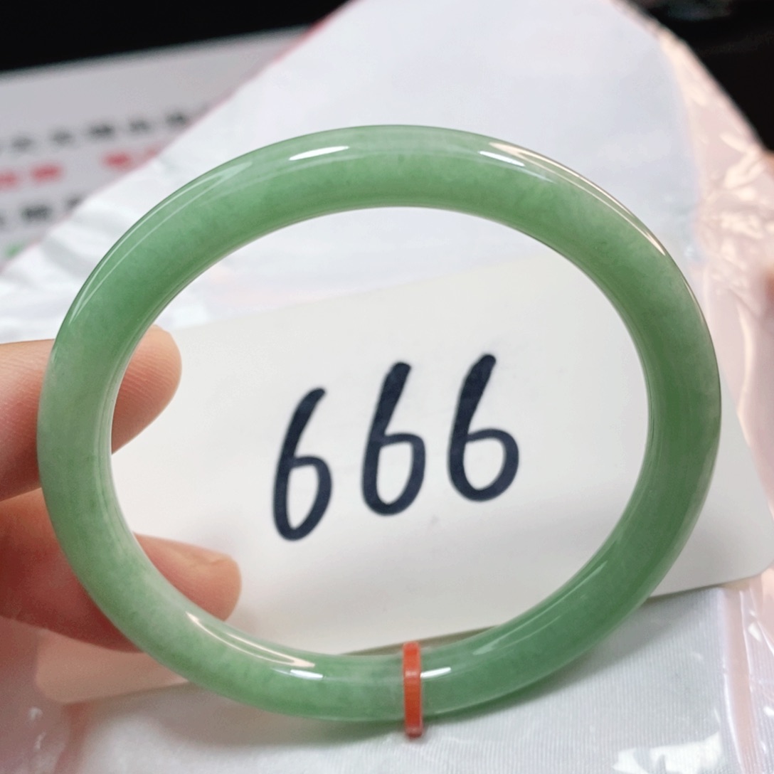 翡翠手镯未镶嵌53.6圈口圆条