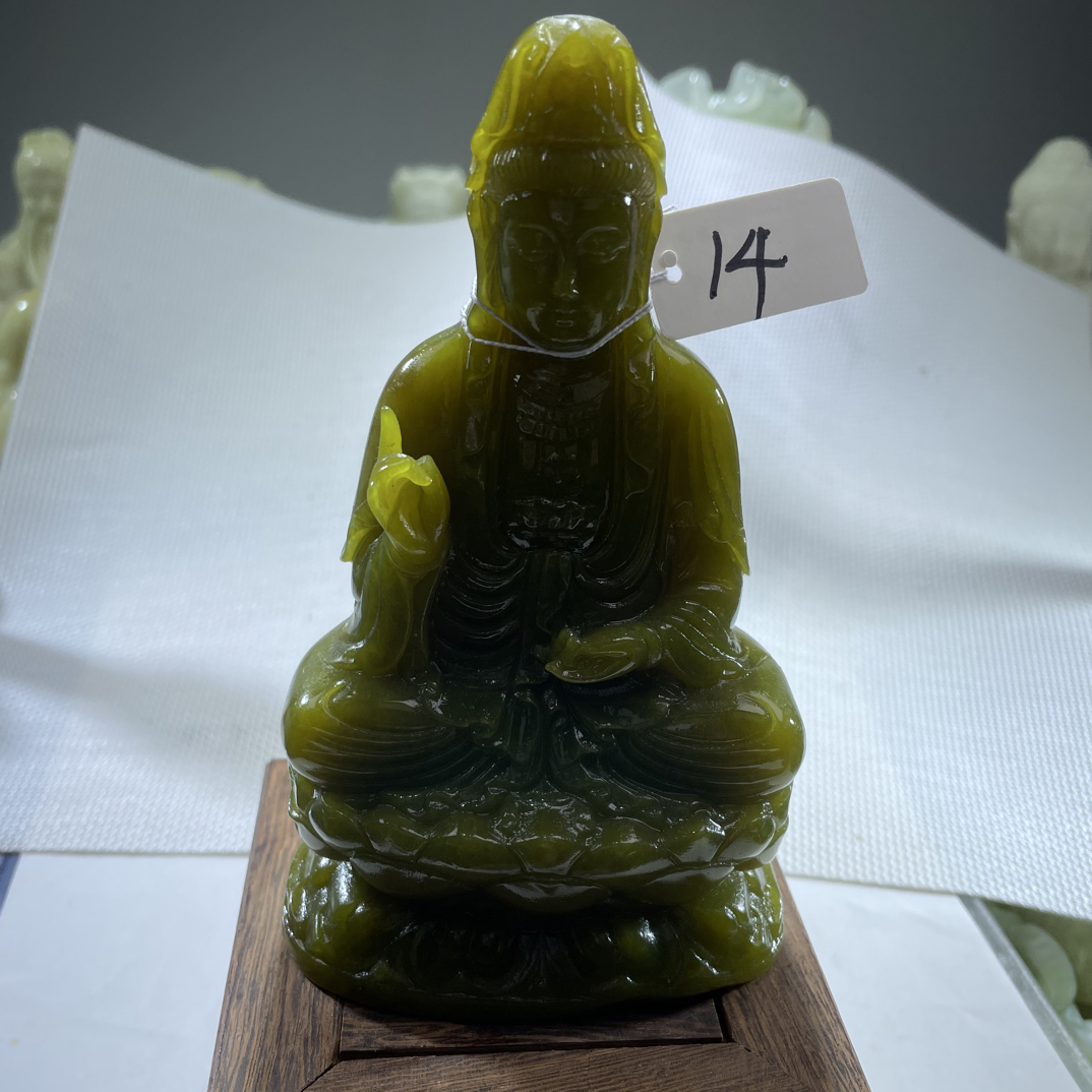 岫玉牛油果玉观音摆件高14厘米