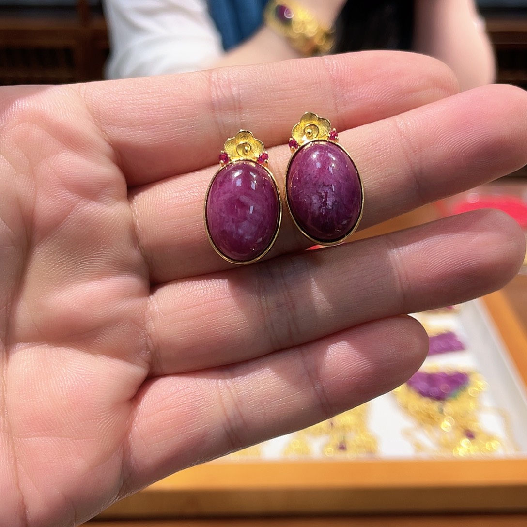 锦纶铁合金耳坠红宝