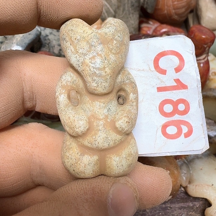 蛇纹石玉颈饰未镶嵌