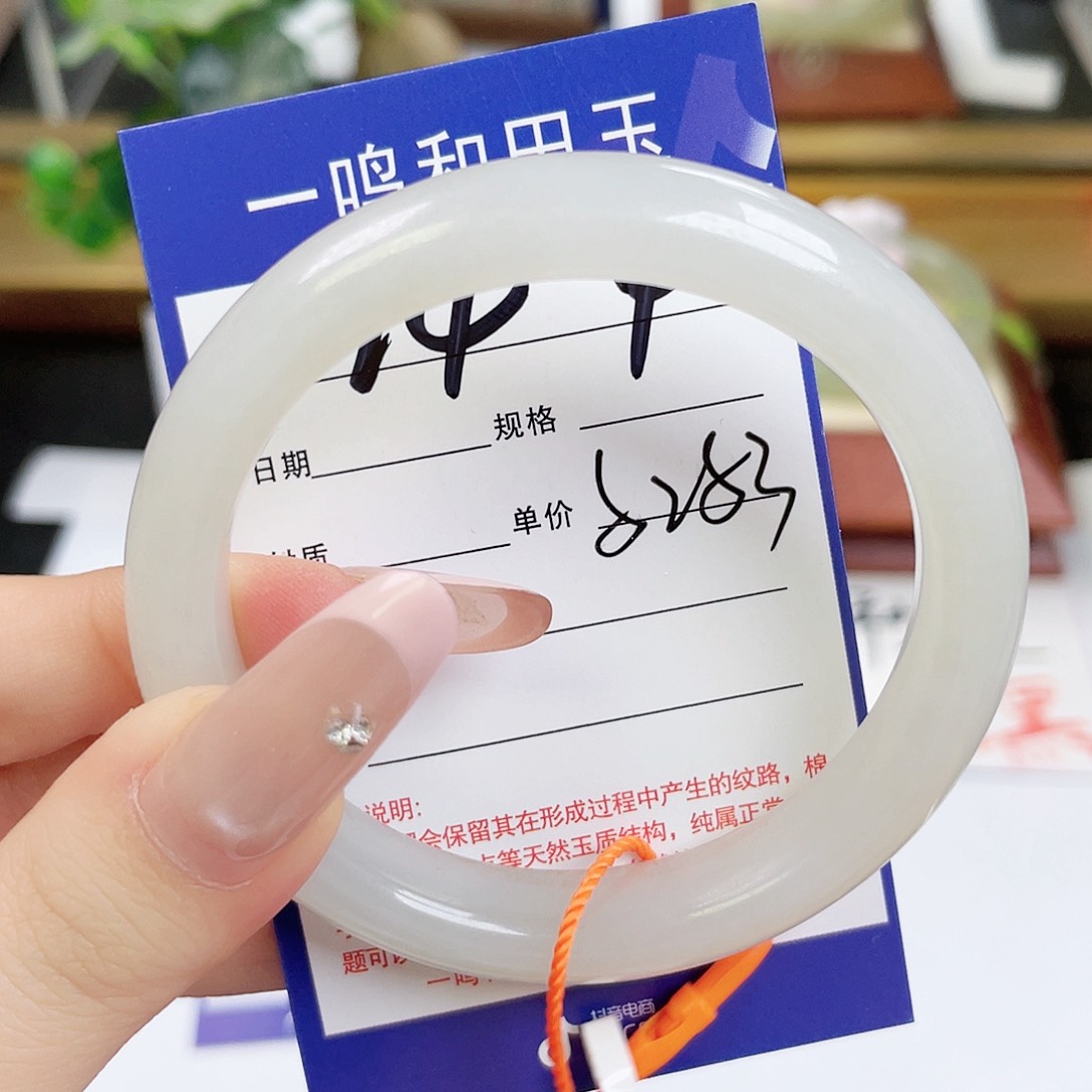 和田玉未镶嵌手镯