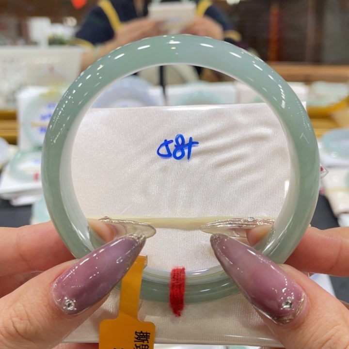 翡翠手镯未镶嵌皮***❤翡翠