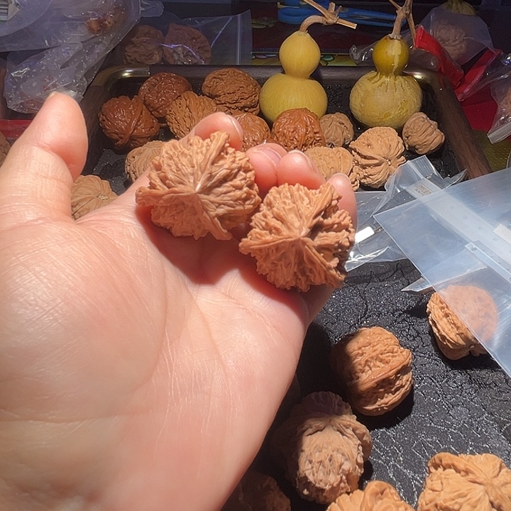 文玩核桃吊坠三棱