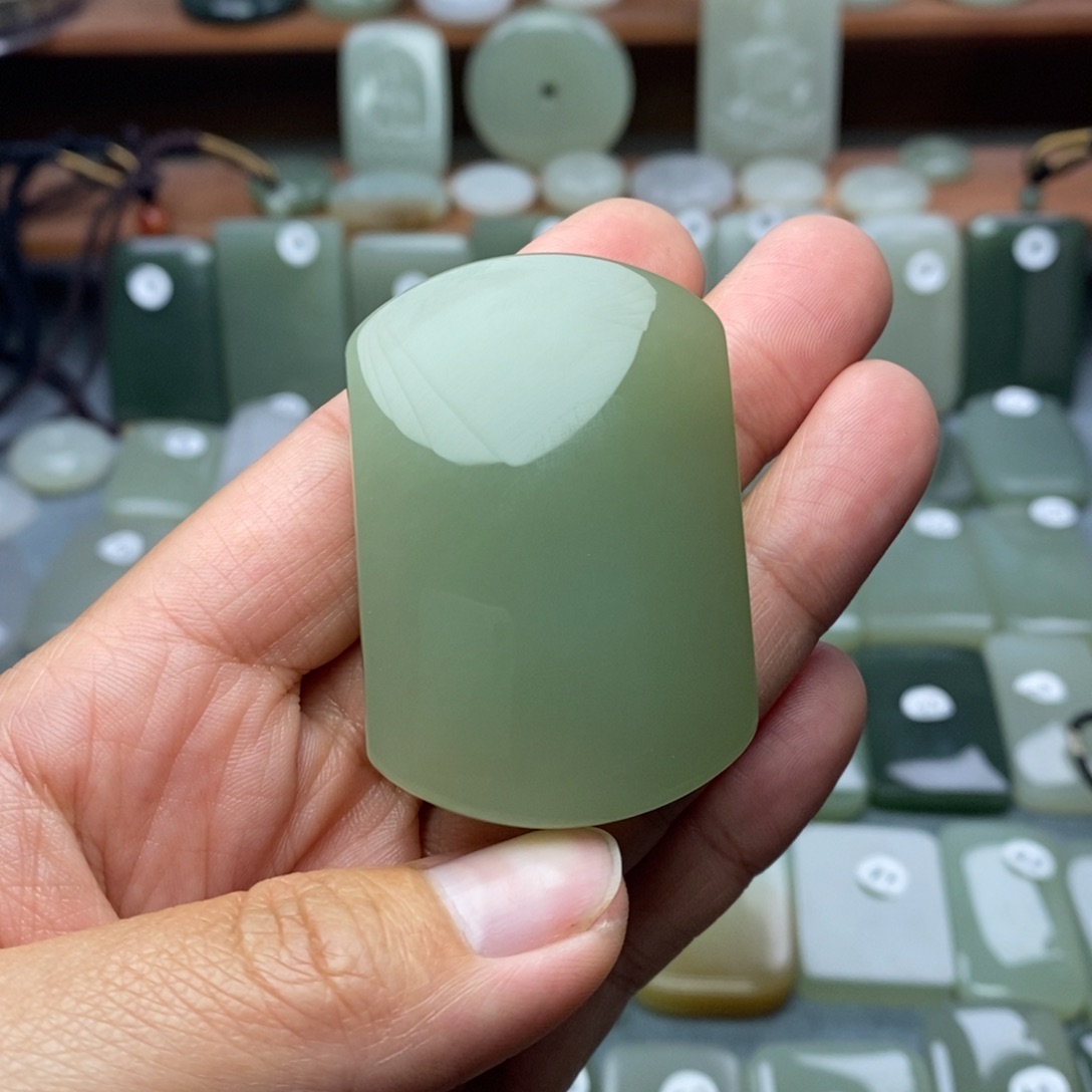 和田玉颈饰未镶嵌本****告