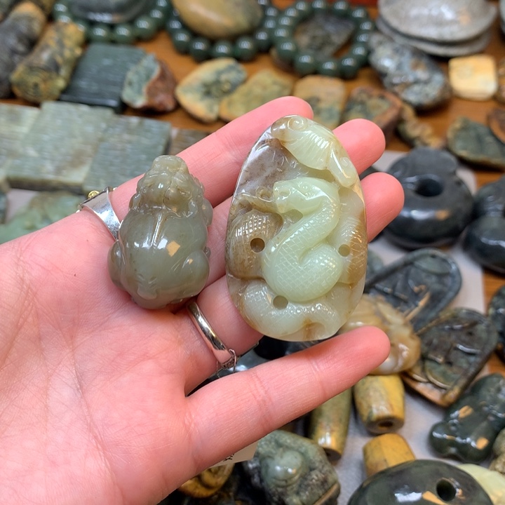 岫岩河磨玉（透闪石质玉）颈饰未镶嵌木****3