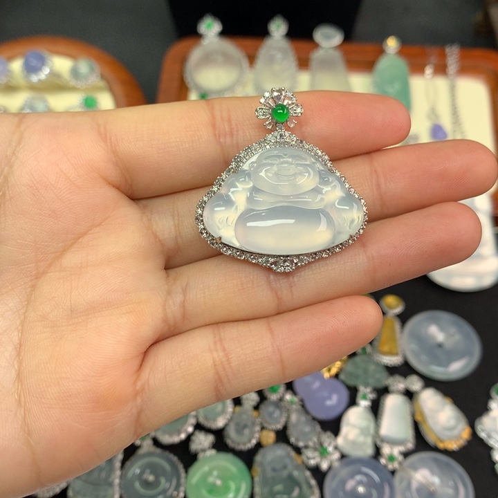 翡翠18K金镶嵌颈饰翡翠