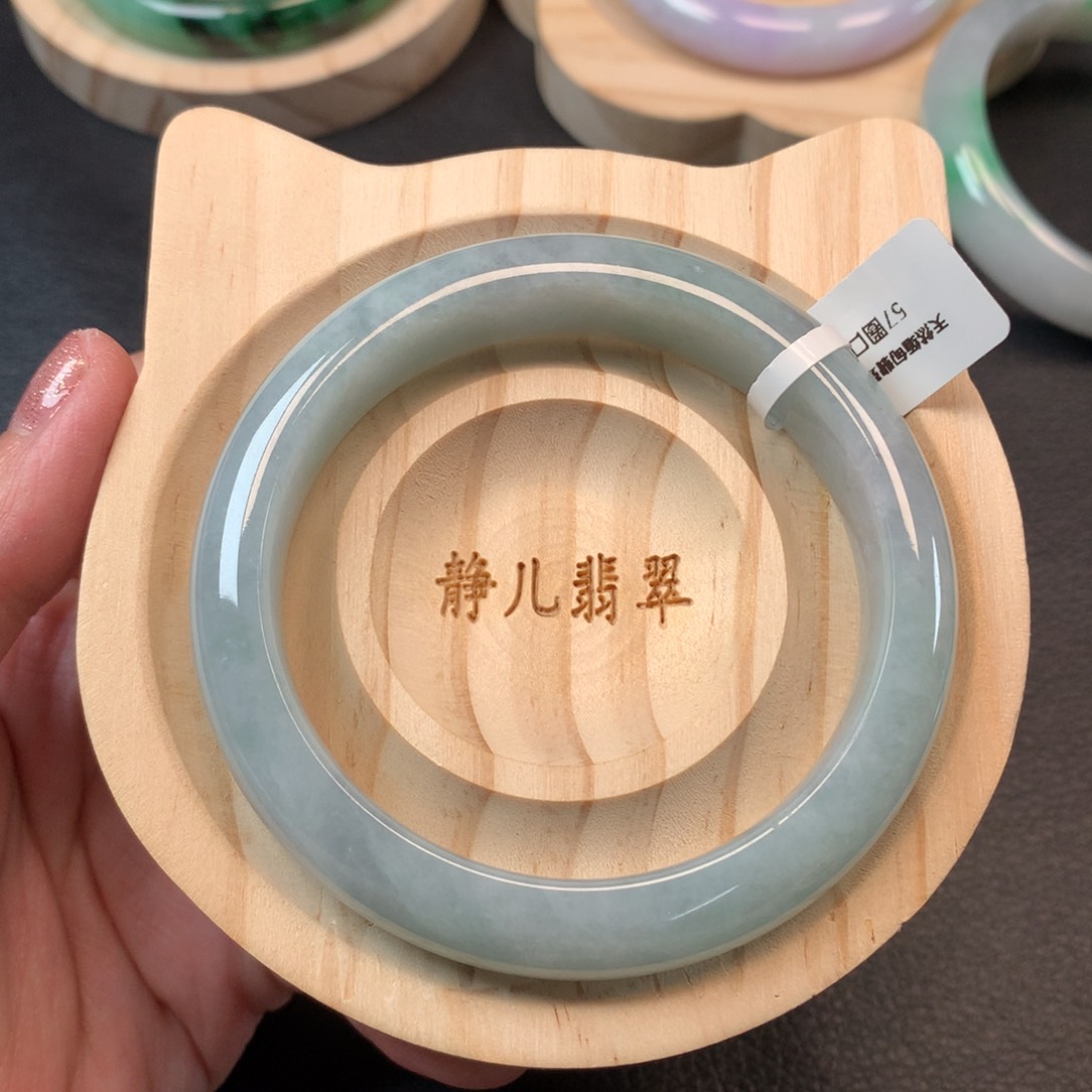翡翠手镯未镶嵌57圈口