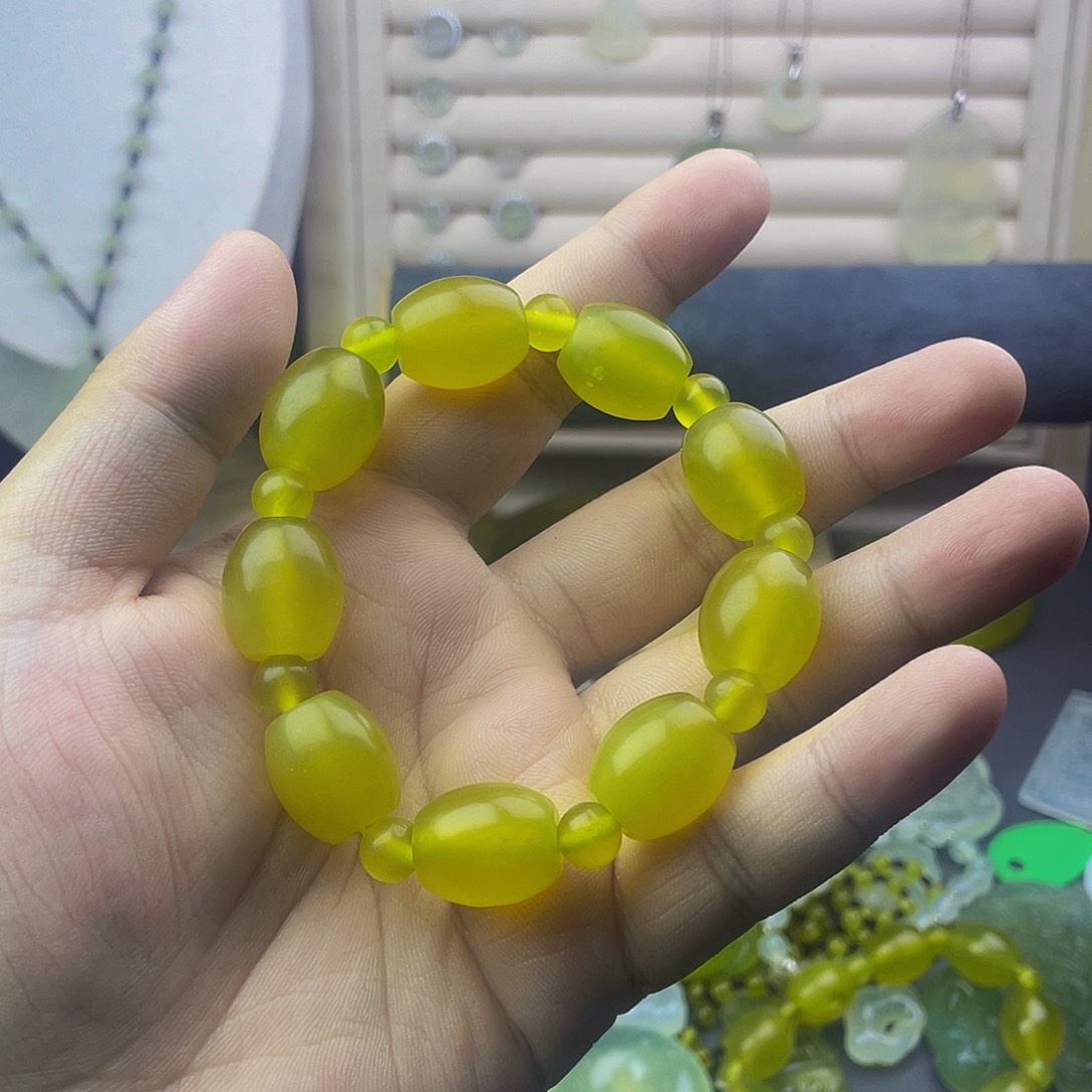 快***仙蛇纹石玉未镶嵌颈饰