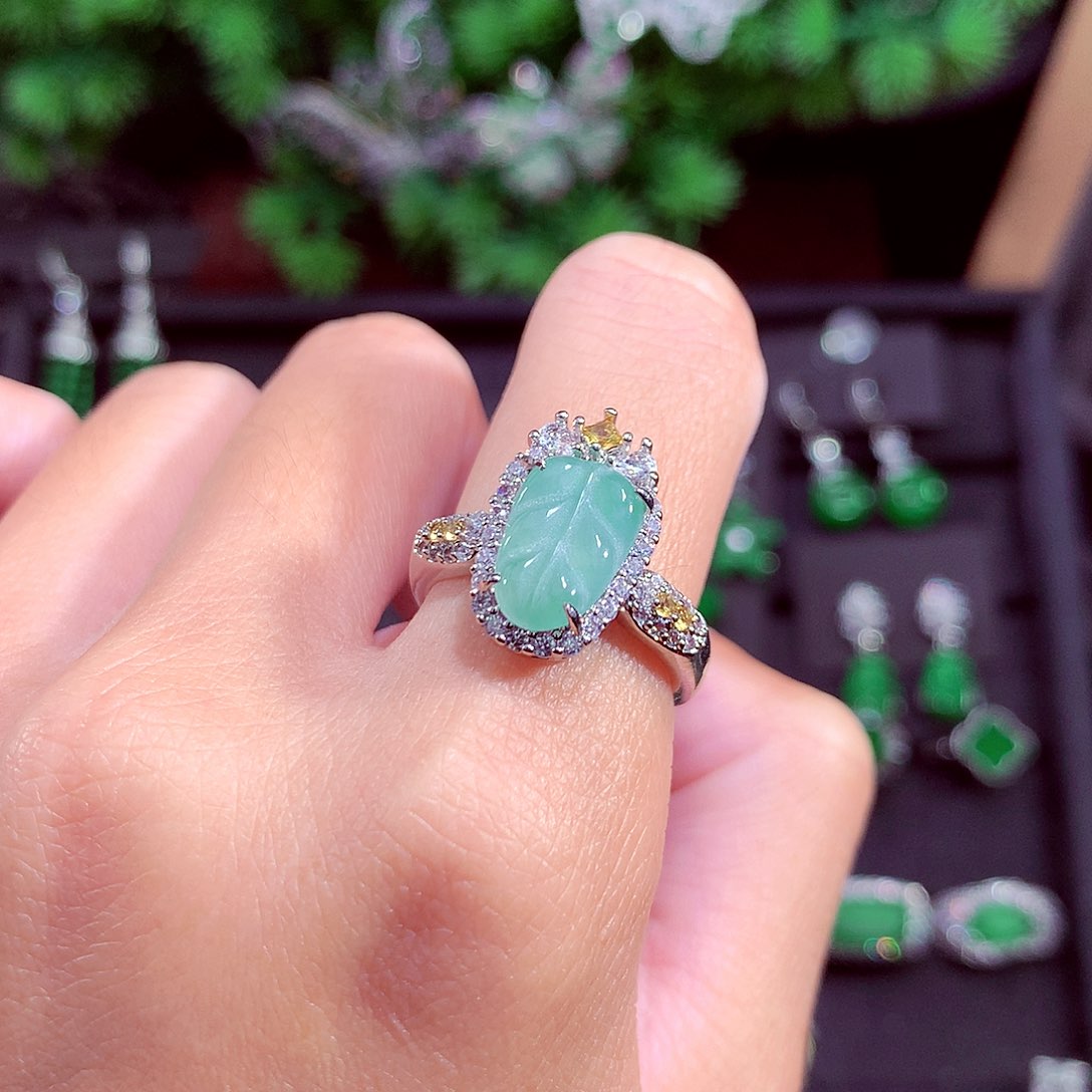 颈饰未镶嵌翡翠天然