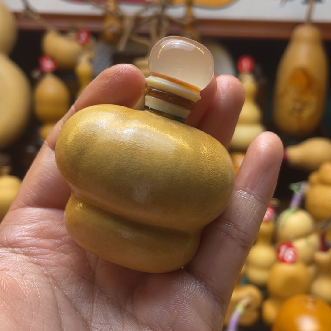 悠****好葫芦等多种颜色的花鸟画作品在