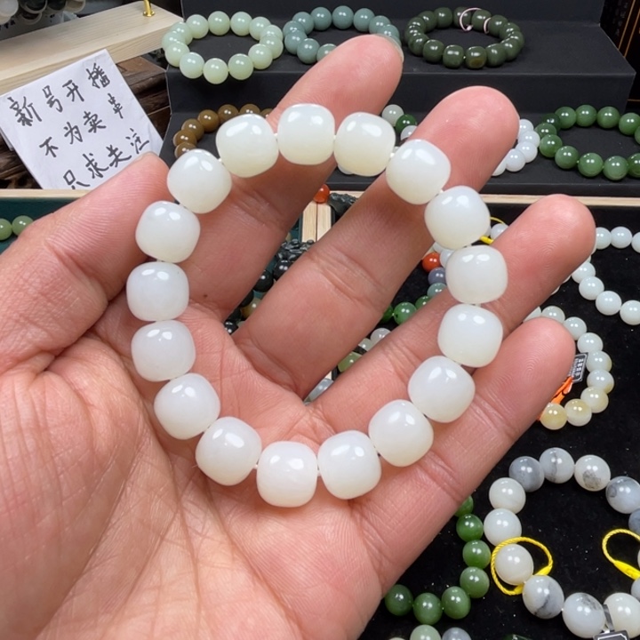 和田玉手串未镶嵌梅***险