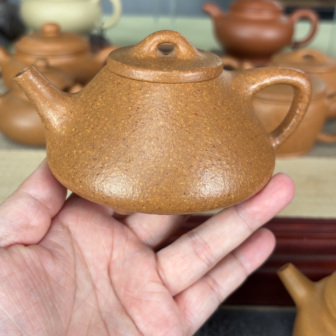 紫砂茶壶梨皮黄段子冶200