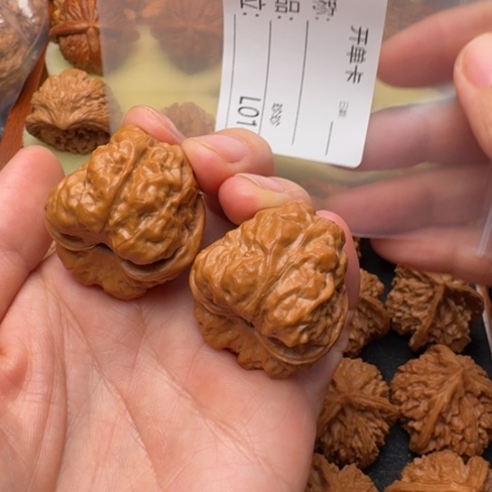 东***哥桃核把件33小蛙核桃