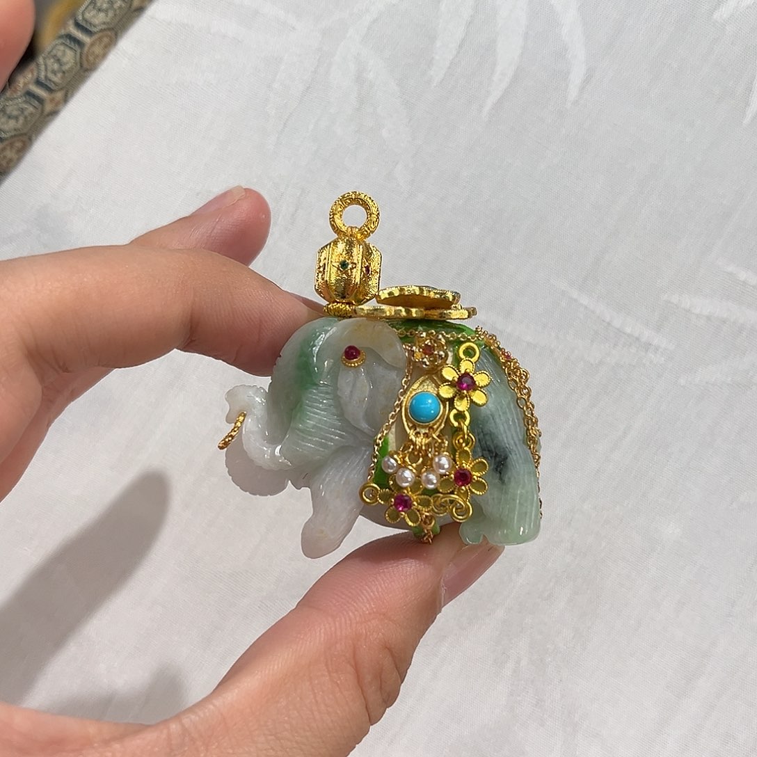 翡翠合金吊坠(赠链)