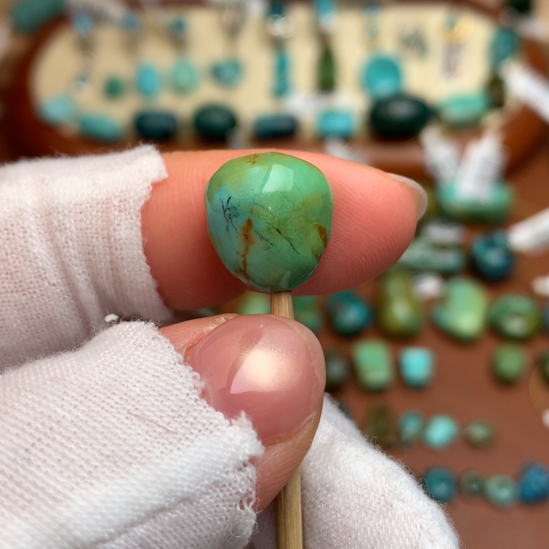 绿松石未镶嵌珠宝奇石