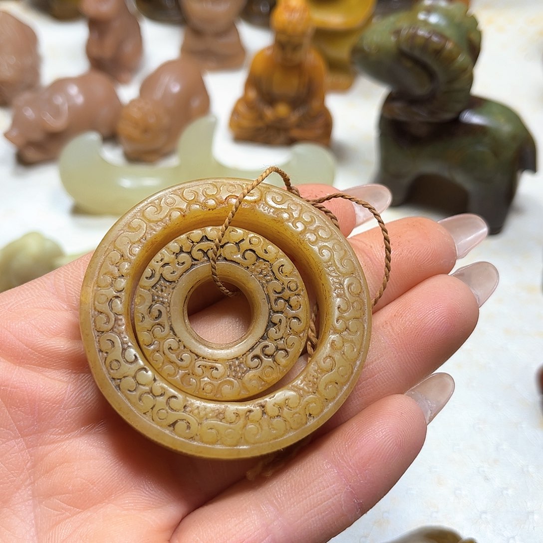 白玉菩提吊坠白玉菩提吊坠