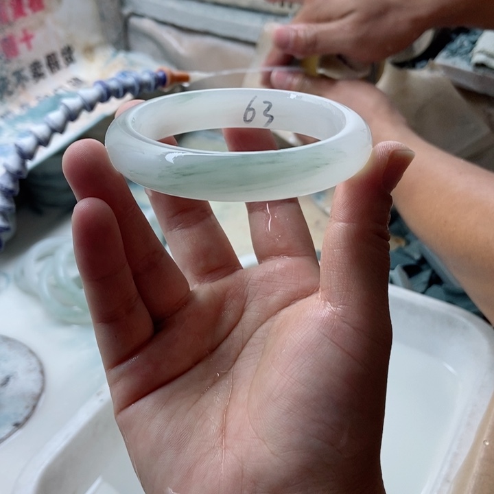 石英质玉手镯未镶嵌水*花加工定制