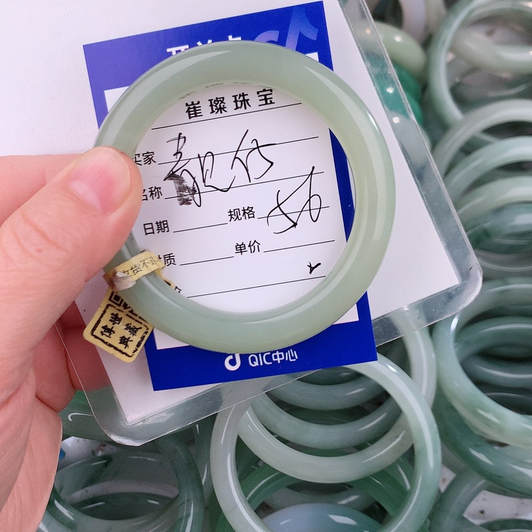 未镶嵌手镯和田玉靓*