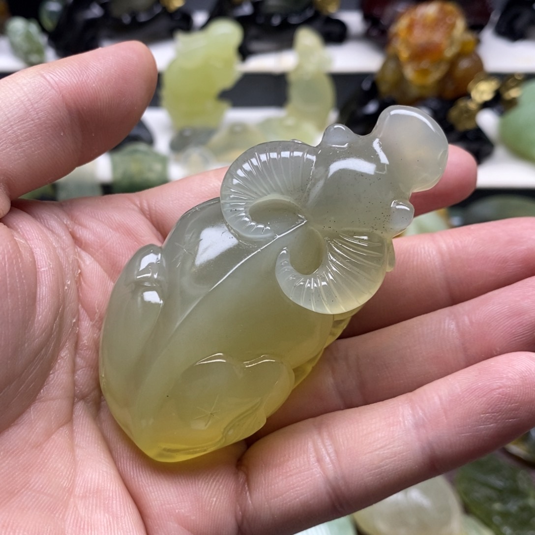 岫玉牛手把未镶嵌