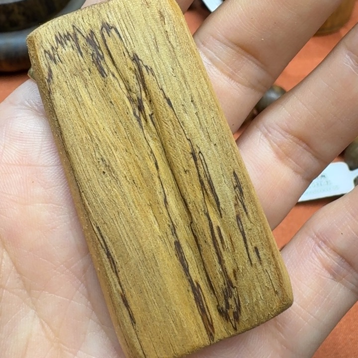 大叶紫檀（黑酸枝木类）