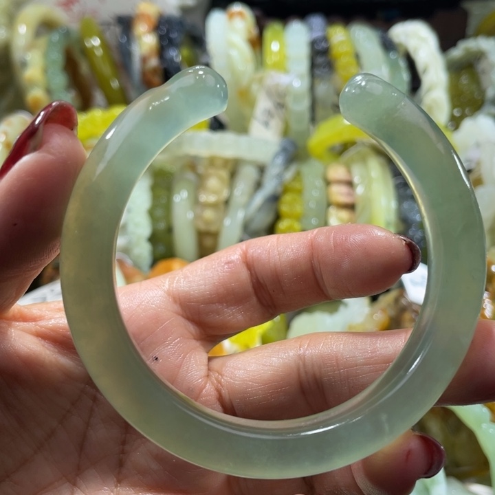 岫玉未镶嵌手镯57.