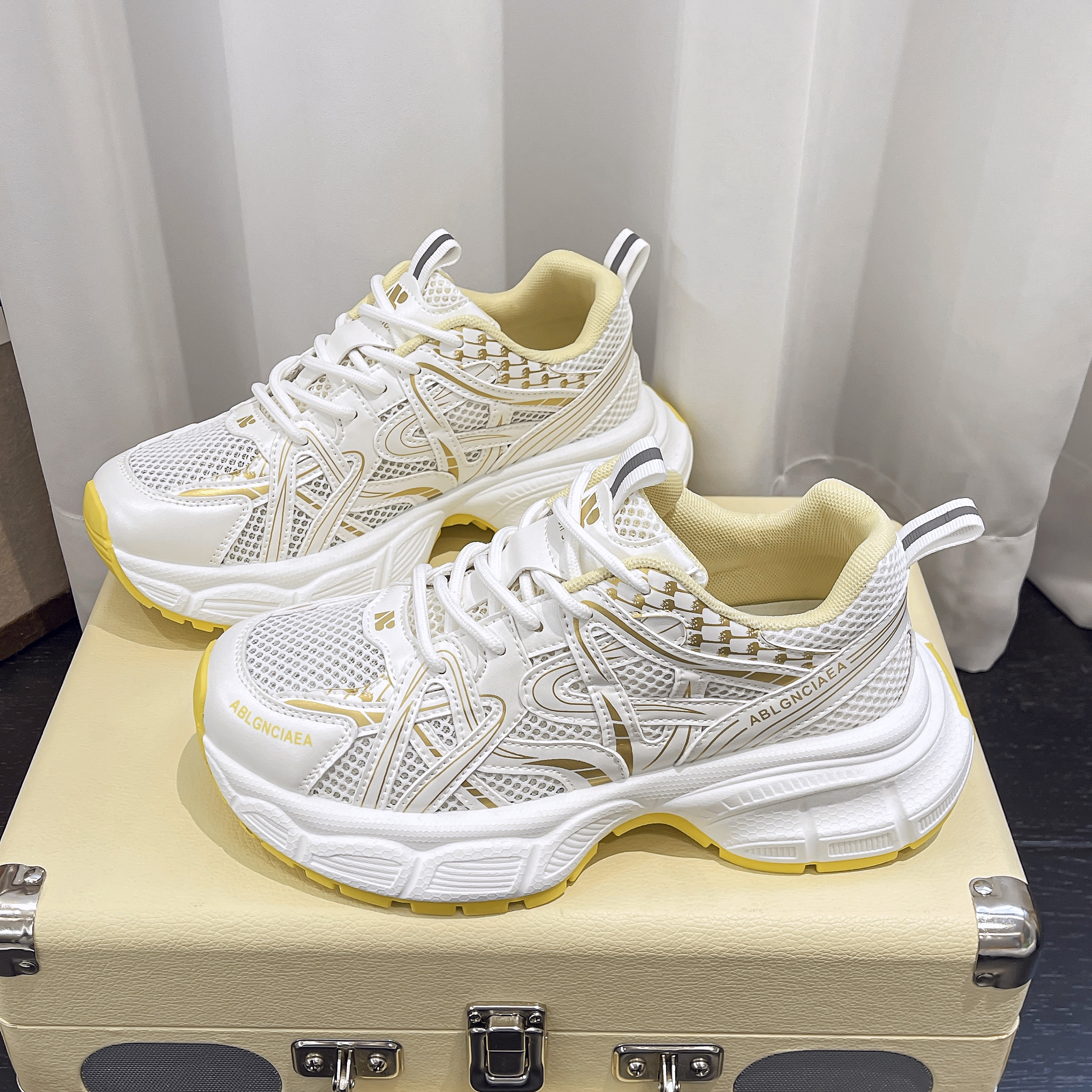 小敏家 韩版显脚小厚底老爹鞋女 时尚轻便网面拼色休闲运动鞋622