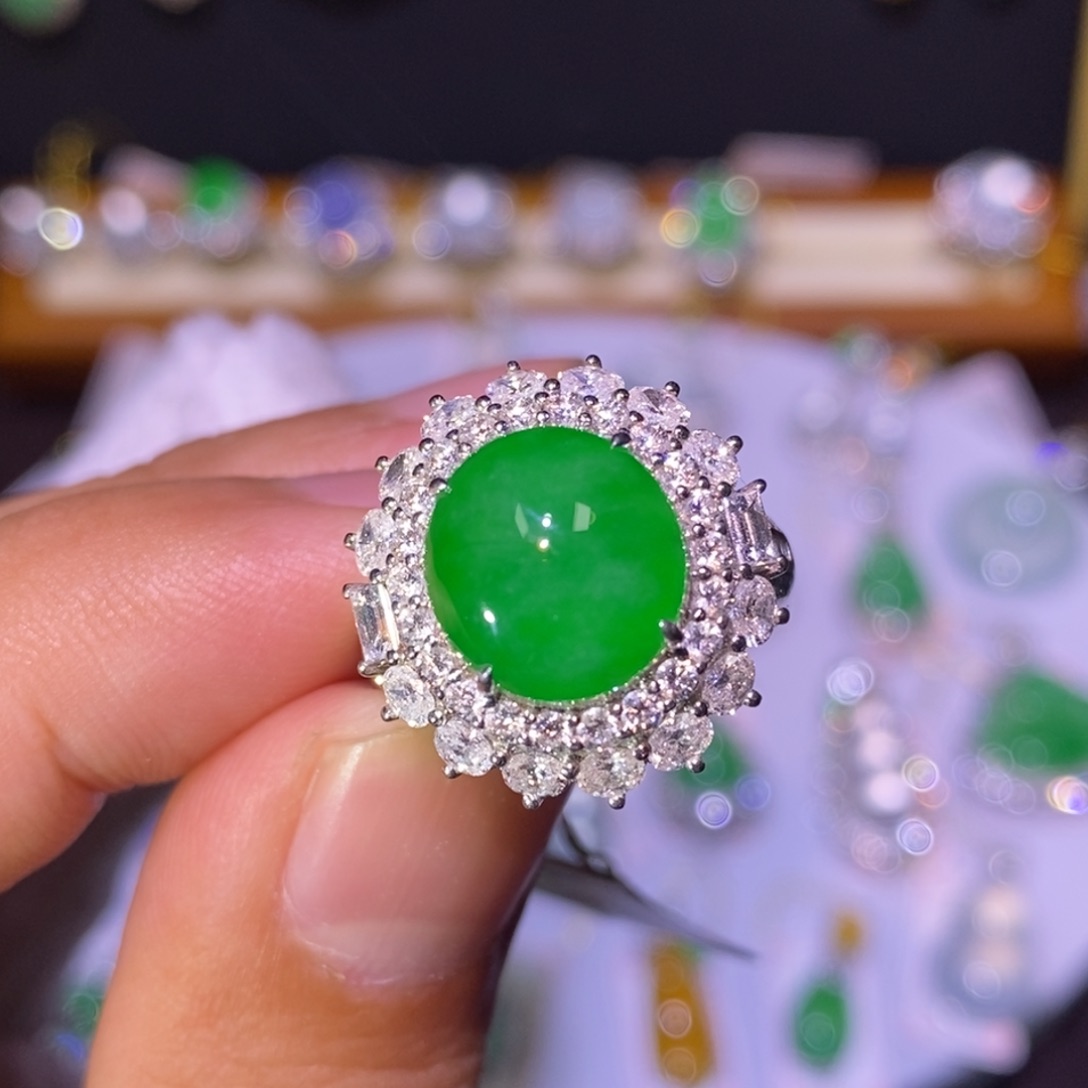 【闪购商品】吊坠(不含链)18K金镶嵌翡翠