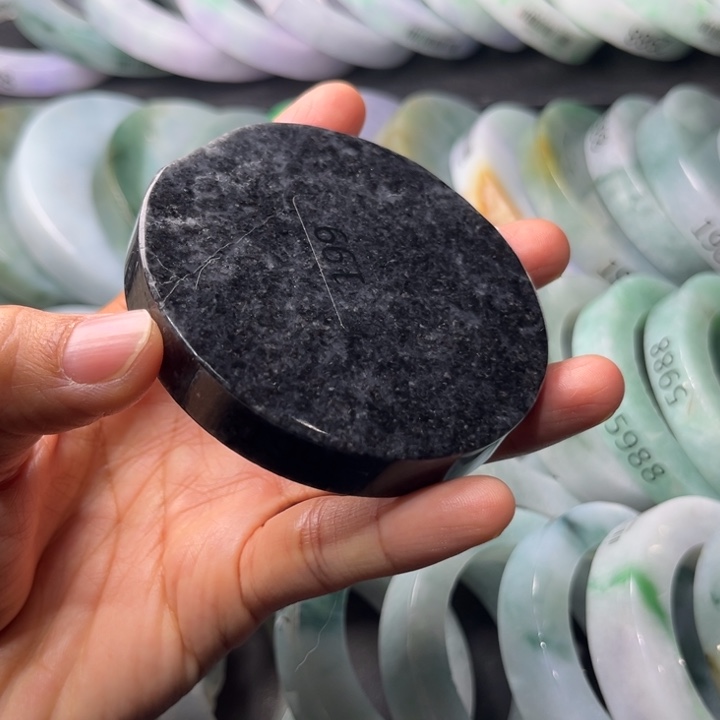 定制翡翠未镶嵌翡翠手镯