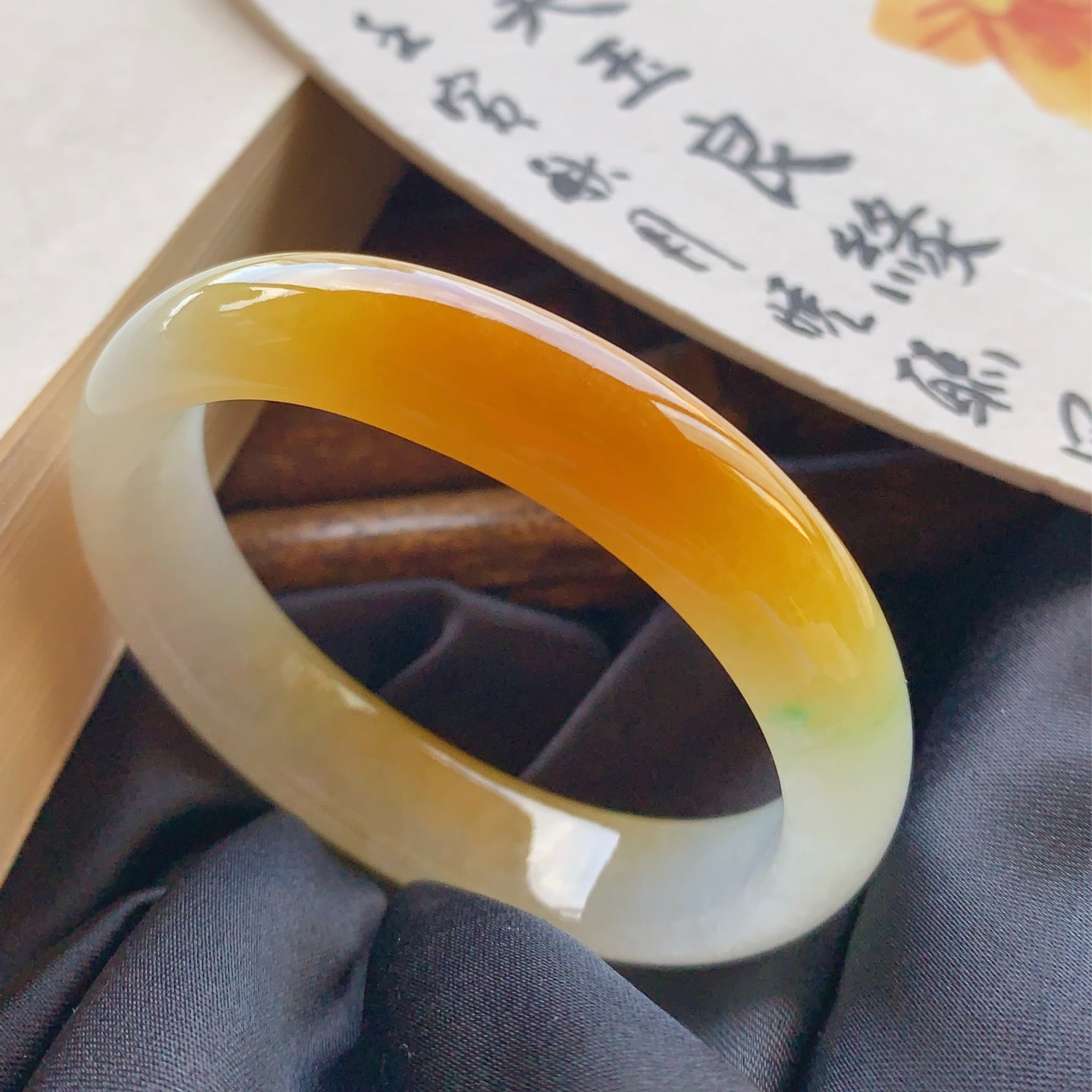 冰黄翡贵妃翡翠手镯圈口