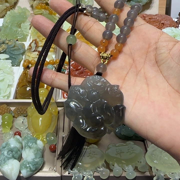 蛇纹石玉吊坠未镶嵌