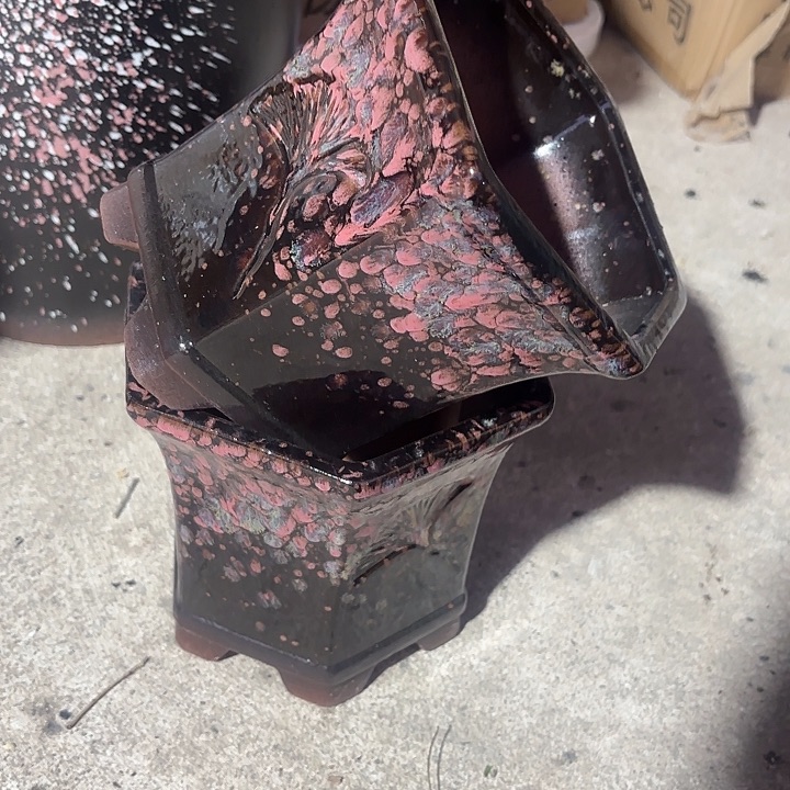 紫砂茶碗彩红六方两个口径18高度16