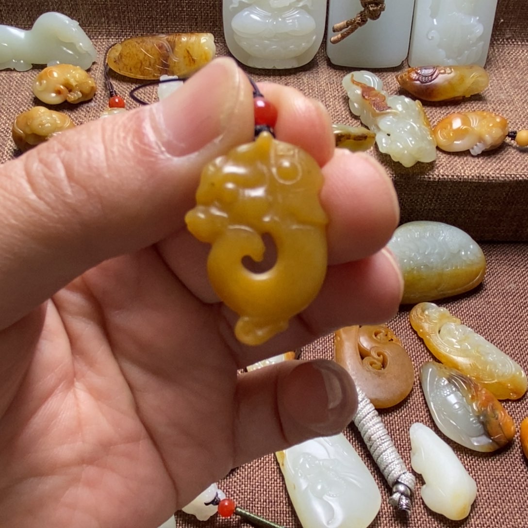 和田玉颈饰未镶嵌