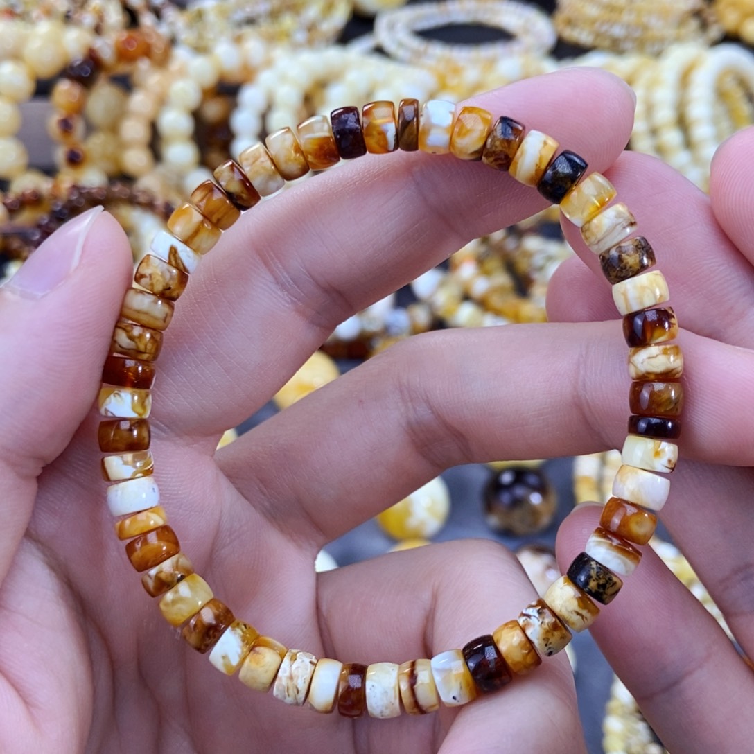 琥珀未镶嵌手链6mm尺寸沁色手串