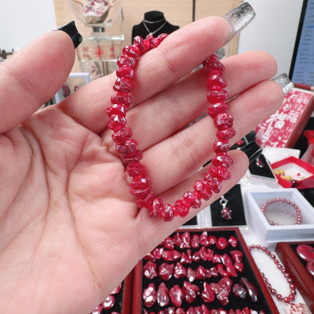 天然辰砂天然原矿无梗砂晶体随形手串32.6克