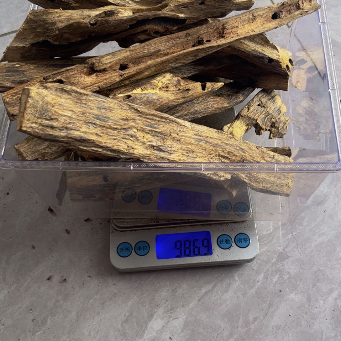 摆件沉香木&***韵奇楠986 克。。。。