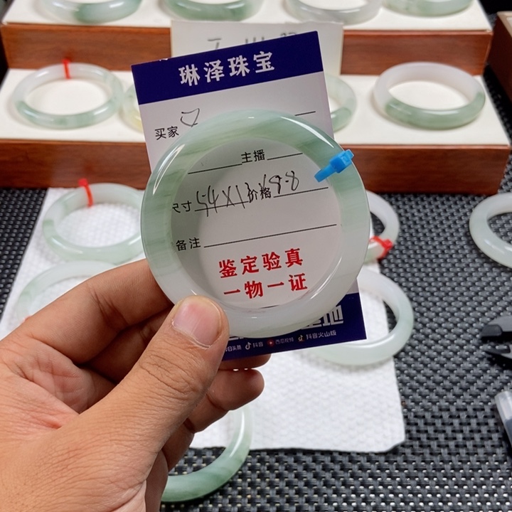 C****石英质玉未镶嵌手镯8