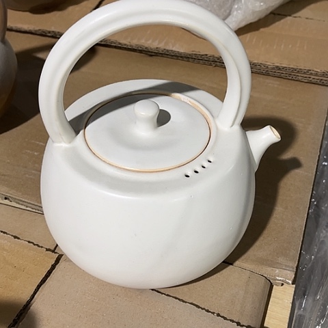 微瑕，明火，不能干烧，约800毫升釉面不均白泥